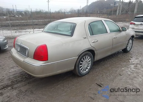 2011 Lincoln Town Car Signature Limited z USA, uszkodzony, nr VIN 2LNBL8CV2BX762056